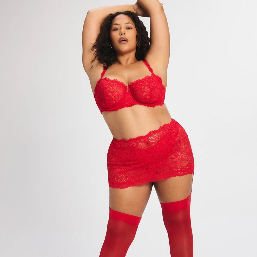 Savageβ Fenty Romantic Corded Lace Garter Skirt (Red) 2X